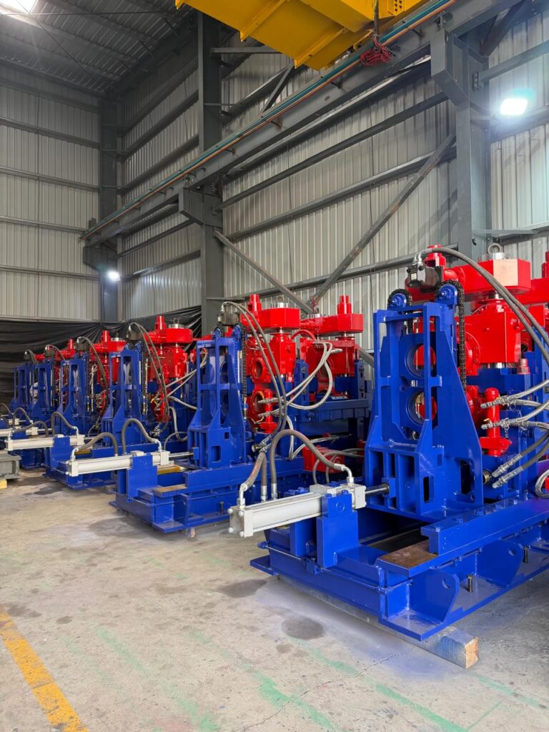 Housingless mill stand for rolling mills with high rigidity design