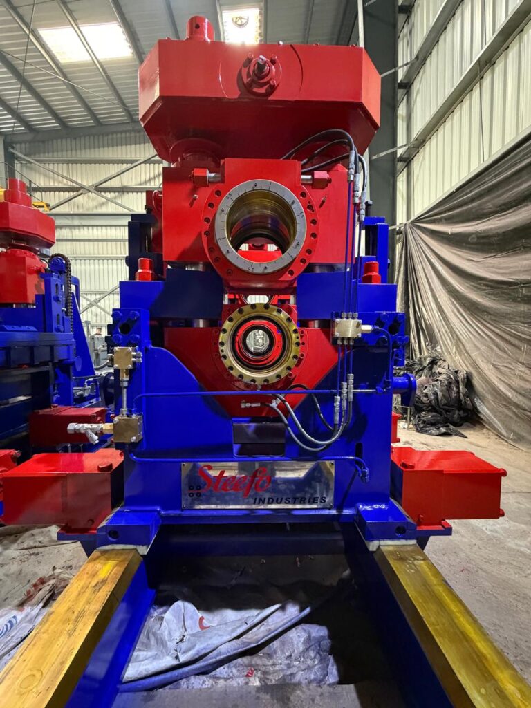 Steel rolling mill housingless stand for high-speed production